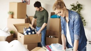 Organizar a mudança por etapas ajuda a atravessar esse processo sem estresse (Imagem: gpointstudio | Shutterstock)