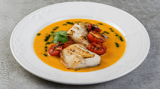 Pescada-branca grelhada ao molho de manga (Imagem; niindo | Shutterstock)