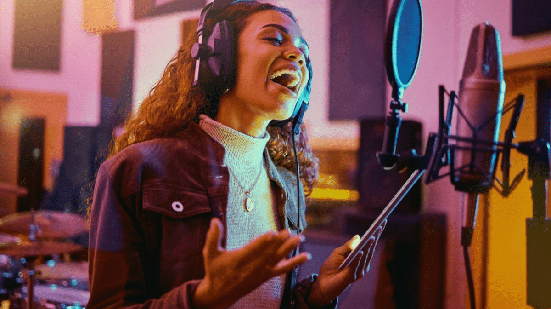 Construir uma carreira sustentável na música exige mais do que talento (Imagem: StockLab | Shutterstock)