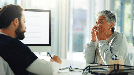 Nariz entupido com frequência merece avaliação médica para que a causa seja identificada (Imagem: PeopleImages | Shutterstock)