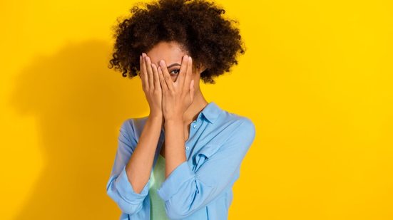 Alguns signos se energizam com a exposição, outros encontram conforto na observação e na abertura gradual para o outro (Imagem: Roman Samborskyi | Shutterstock)