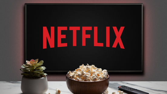 Novas produções chegam ao catálogo do streaming com histórias de suspense, drama, ficção científica e muito mais (Imagem: Hamara | Shutterstock)