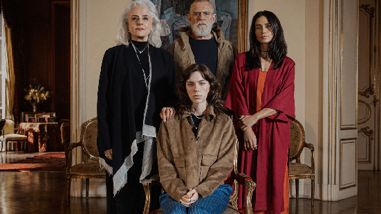 A Netflix recebe novos filmes e séries ao longo desta semana (Imagem: Reprodução digital | Conspiração Filmes, Amaia e Netflix)