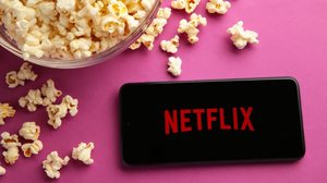 Histórias de resistência, mistério e sobrevivência movimentam as estreias da semana na Netflix (Imagem: Mouse family | Shutterstock)