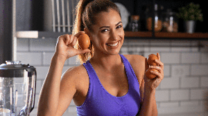 Rico em proteínas e nutrientes essenciais, o ovo é um aliado na alimentação de atletas (Imagem: DexonDee | Shutterstock)