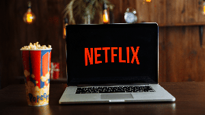 A semana promete agitar a programação de quem curte assistir a novidades no conforto de casa (Imagem: Burdun Iliya | Shutterstock)