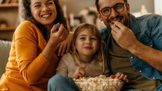 De mundos fantásticos a grandes aventuras, essas produções trazem mensagens que podem ser aproveitadas por toda a família (Imagem: La Famiglia | Shutterstock)