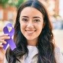 As manifestações da doença podem afetar o trabalho, a vida social e o emocional dos pacientes (Imagem: Krakenimages.com | Shutterstock)