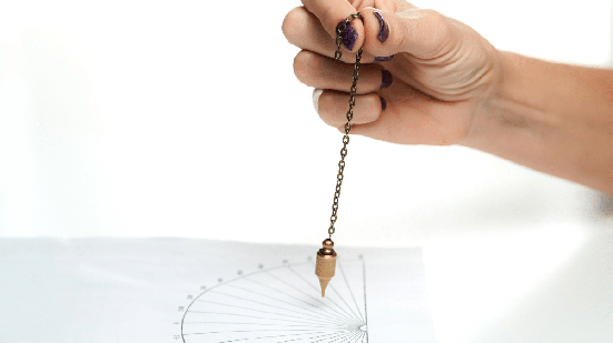 Cada gráfico radiestésico tem uma finalidade própria e pode ser usado em práticas de harmonização, proteção, prosperidade e equilíbrio emocional (Imagem: VladKK | Shutterstock)