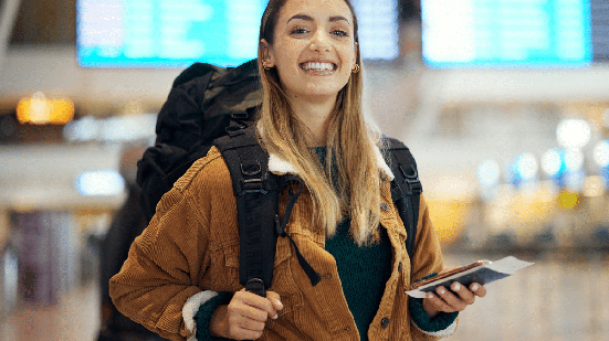 Grande parte da operação turística passa por plataformas que integram dados, fornecedores e decisões em tempo real (Imagem: PeopleImages | Shutterstock)