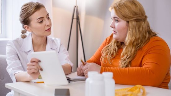 A obesidade é uma doença crônica que precisa de tratamento (Imagem: Dmytro Zinkevych | Shutterstock)