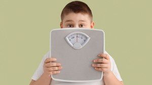 Informação e hábitos saudáveis são aliados fundamentais no combate à obesidade infantil (Imagem: Pixel-Shot | Shutterstock)