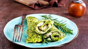 Panqueca de ora-pro-nóbis recheada com ricota (Imagem: Gayvoronskaya_Yana | Shutterstock)