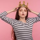 Alguns nativos muitas vezes confundem autoconfiança com arrogância (Imagem: Khosro | Shutterstock)