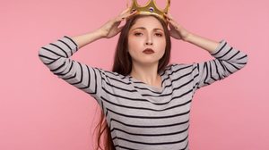 Alguns nativos muitas vezes confundem autoconfiança com arrogância (Imagem: Khosro | Shutterstock)