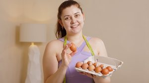 O ovo pode ser um aliado tanto no pré quanto no pós-treino (Imagem: sergey kolesnikov | Shutterstock)