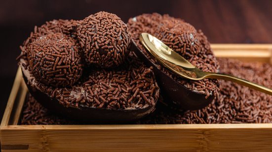 Ovo de Páscoa de brigadeiro (Imagem: DihandraPinheiro | Shutterstock)