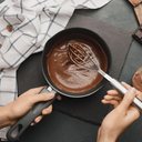 Faça em casa doces de travessa para a Páscoa (Imagem: Pixel-Shot | Shutterstock)