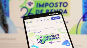 Pais separados precisam alinhar informações antes do envio da declaração (Imagem: Regi Cris | Shutterstock)