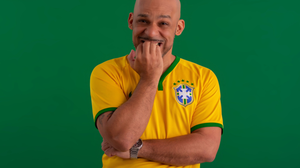 Sentir o coração acelerar durante a partida é comum, mas sintomas intensos e persistentes exigem avaliação médica (Imagem: EDI LOPES DA COSTA | Shutterstock)