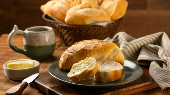 O pão francês pode fazer parte de uma alimentação saudável (Imagem: Fabiano musial | Shutterstock)