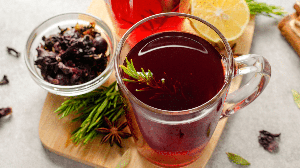 Chá de hibisco com alecrim e limão (Imagem: Julie208 | Shutterstock)