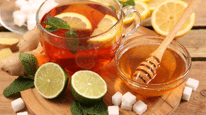 Chá de hortelã com gengibre, mel e limão (Imagem: Lisa A | Shutterstock)