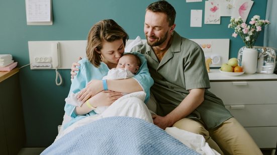 A escolha entre parto normal e cesárea depende de uma avaliação individualizada (Imagem: AnnaStills | Shutterstock)