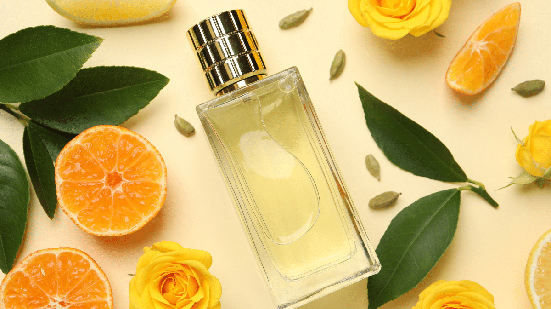 A primavera é uma boa oportunidade para experimentar novas fragrâncias (Imagem: New África | Shutterstock)