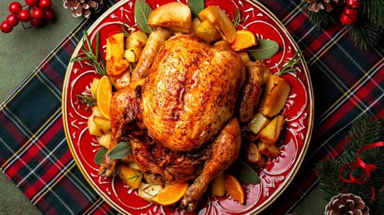 Peru recheado com maçã e laranja (Imagem: OlgaBombologna | Shutterstock)