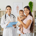 Transmitida principalmente pela via fecal-oral, a poliomielite pode atingir o sistema nervoso e provocar paralisia permanente (Imagem: Studio Romantic | Shutterstock)