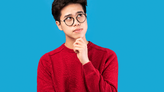 Dar mais atenção a experiências negativas é comum e não significa que os feedbacks positivos sejam menos importantes (Imagem: Prostock-studio | Shutterstock)