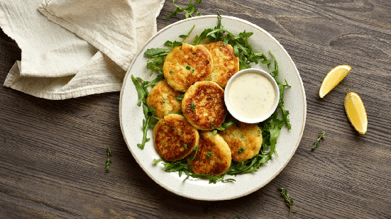 Bolinho de batata com peixe (Imagem: Tatiana Volgutova | Shutterstock)