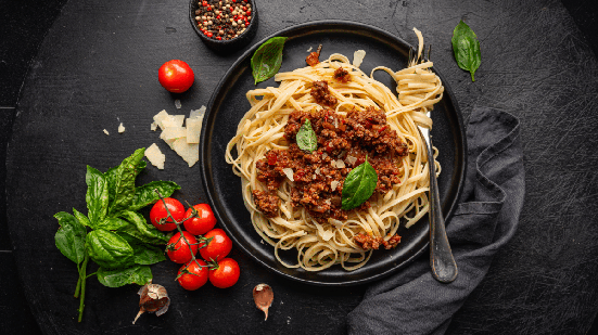 Fettuccine à bolonhesa (Imagem: Goskova Tatiana | Shutterstock)