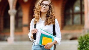 A preparação é fundamental para alcançar alta performance nos vestibulares mais concorridos do país (Imagem: maxbelchenko | Shutterstock)