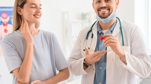 A análise clínica individualizada é essencial para um diagnóstico preciso e um tratamento adequado de problemas na tireoide (Imagem: Pixel-Shot | Shutterstock)