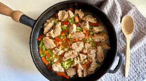 Carne de soja cozida com legumes (Imagem: 
kukushen | Shutterstock)
