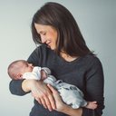 A psicologia puerperal aborda os aspectos emocionais vivenciados no período pós-parto e suas implicações na saúde mental feminina (Imagem: Kseniya Ivanova | Shutterstock)