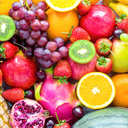 As frutas típicas da primavera oferecem nutrientes importantes para o organismo (Imagem: CHALERMCHAI99 | Shutterstock)