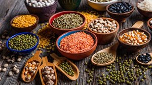 Durante a Quaresma, substituir a carne por proteínas vegetais pode garantir saciedade, energia e equilíbrio nutricional  (Imagem: kuvona | Shutterstock)