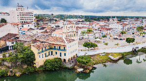 Há destinos incríveis para conhecer no Brasil durante a primavera (Imagem: Viagens e Caminhos | Shutterstock)
