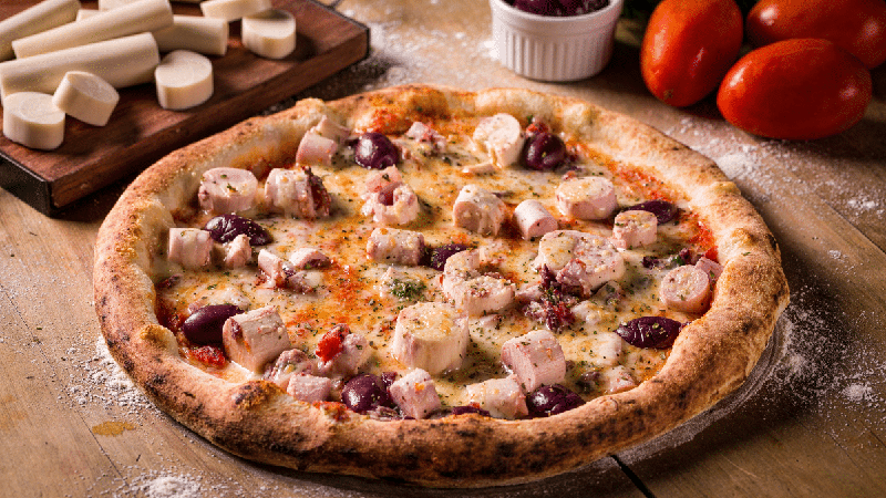Que tal pizza na sexta-feira à noite? Aprenda essa receita de palmito com azeitonas