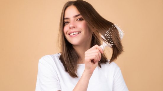 Alterações na alimentação podem impactar diretamente a saúde capilar (Imagem: Volodymyr TVERDOKHLIB | Shutterstock)