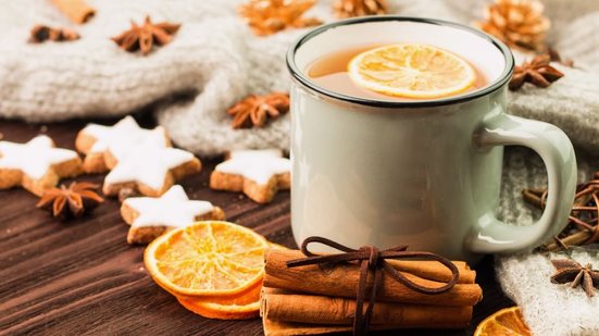 Chá de laranja com canela e anis-estrelado (Imagem: ecaterina corovina | Shutterstock)