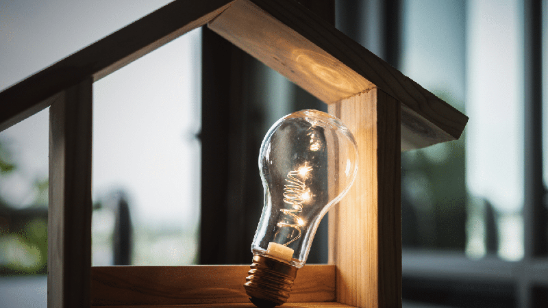 Quedas rápidas de energia podem queimar aparelhos? Saiba como evitar prejuízos