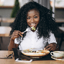 A reeducação alimentar ajuda a eliminar gordura abdominal (Imagem: PH888 | Shutterstock)