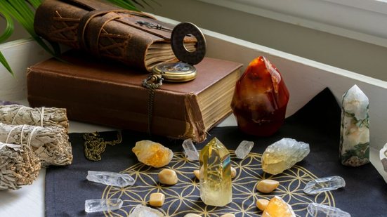 Astro-Riqueza: Rituais Astrológicos para Desbloquear a Prosperidade em Cada Signo