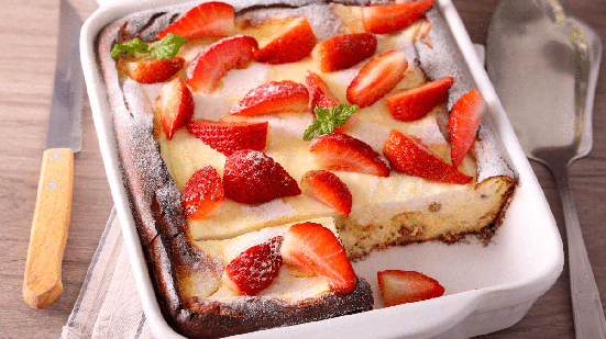 Bolo de morango com iogurte (Imagem: MShev | Shutterstock)