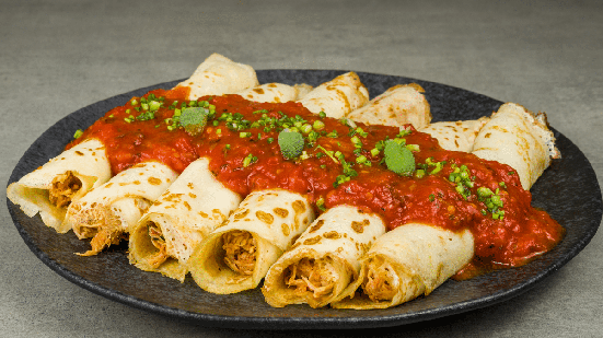 Panqueca de frango desfiado (Imagem: ThiagoSantos | Shutterstock)