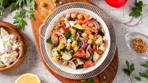 Salada de grão-de-bico (Imagem: Svetlana Monyakova | Shutterstock)